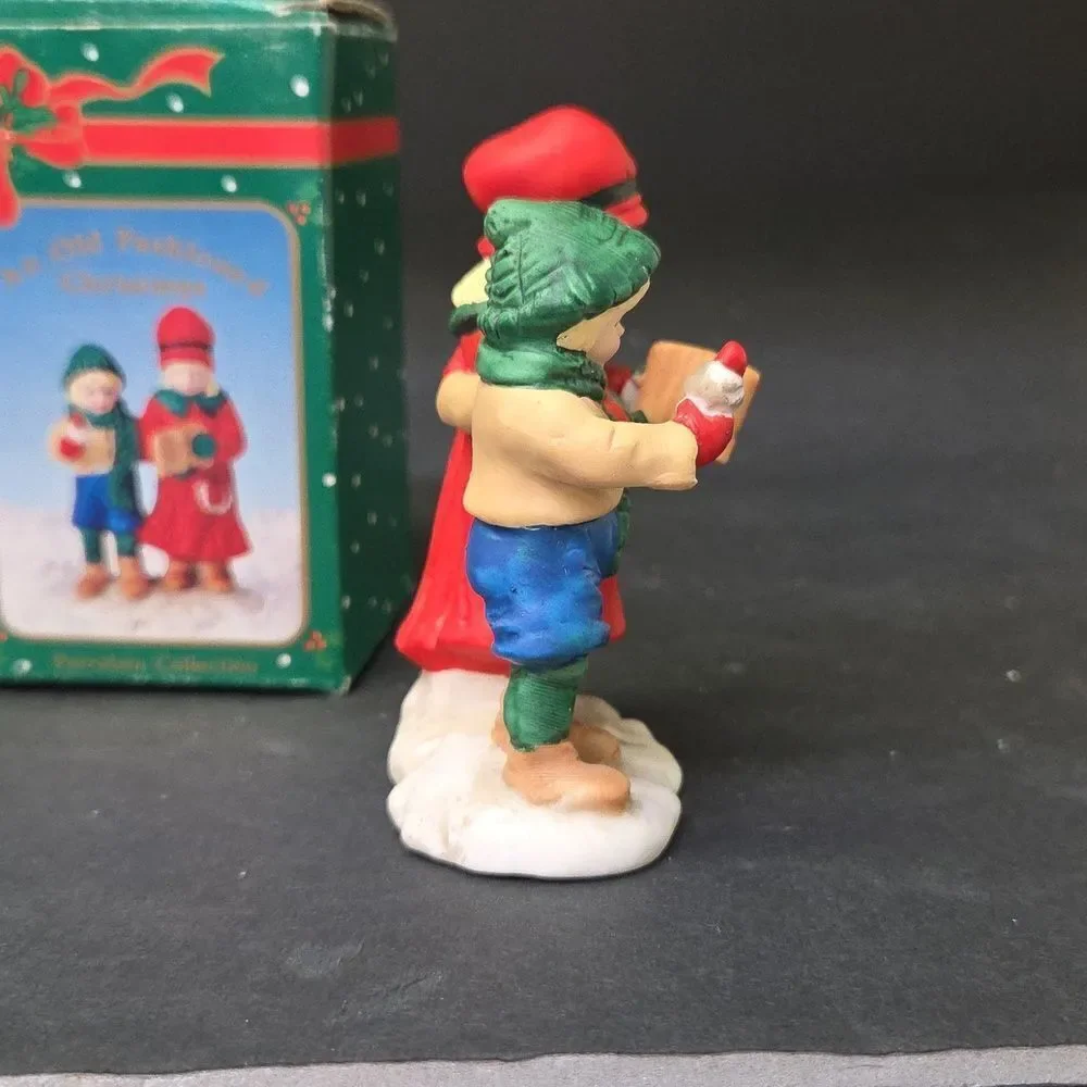 Festive‎ Kids Figurine Set Vintage Russ Christmas Figurines